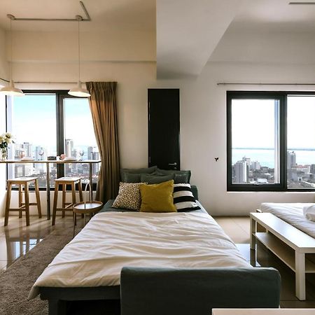 Muji Studio 2 - Seaview At 218 Tropicana Near Komtar Food Heaven With Netflix & Tv Box جورج تاون المظهر الخارجي الصورة